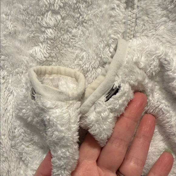 The North Face Women's white Plush Teddy Fleece Jacket - Picture 4 of 8